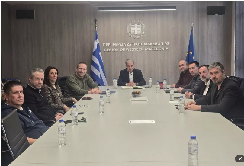 Συνάντηση του Περιφερειάρχη με εκπροσώπους Εμπορικών Συλλόγων για τη Δράση ενίσχυσης των ΜμΕ