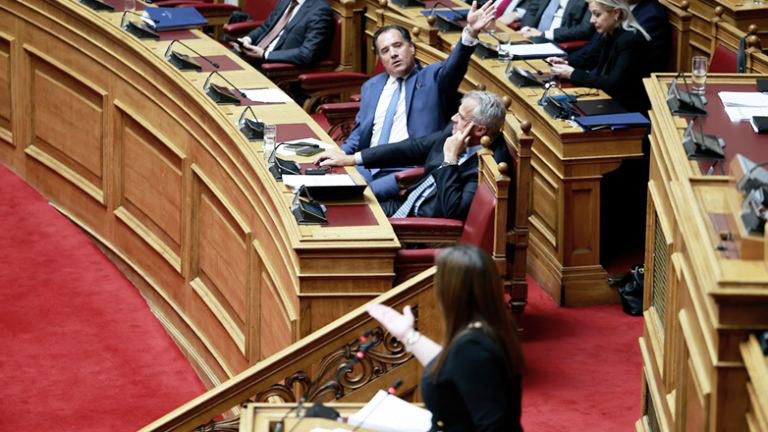  Ρεσιτάλ απρέπειας στην Ελληνική Βουλή