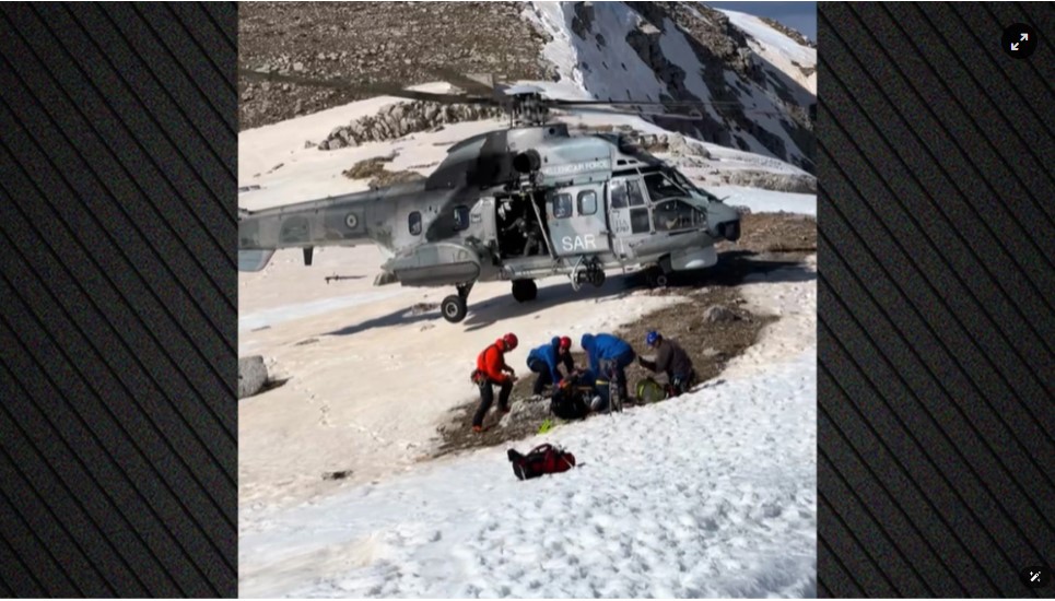 Δραματική διάσωση ορειβάτη που τραυματίστηκε στη Δρακόλιμνη Τύμφης, δείτε βίντεο