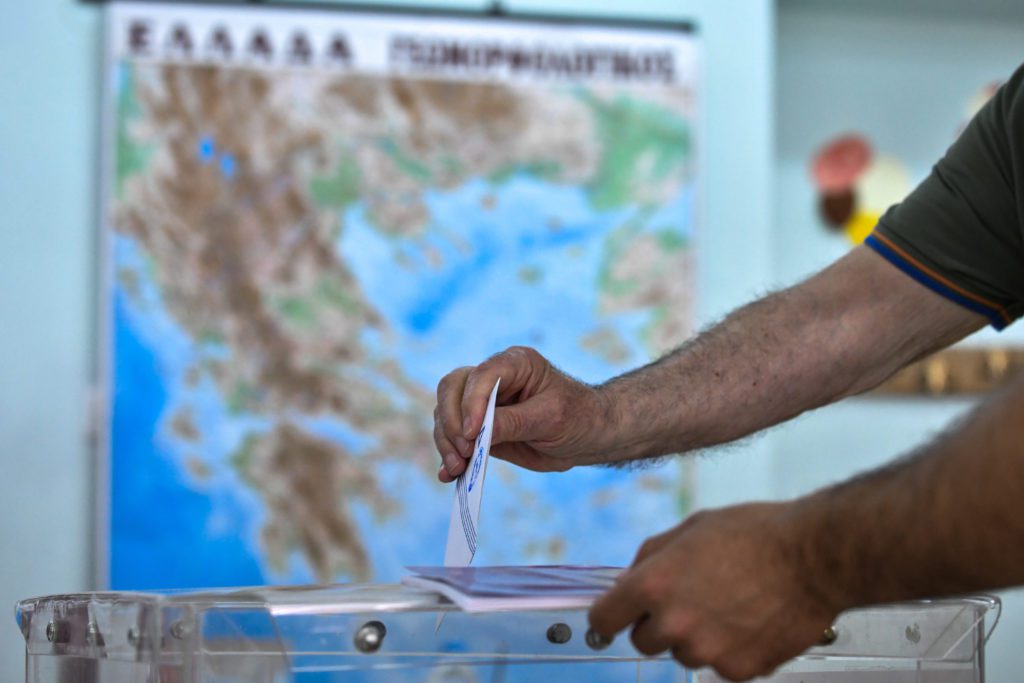 Δημοσκόπηση: Σοβαρές απώλειες για τη ΝΔ, ενισχύεται σημαντικά ο ΣΥΡΙΖΑ