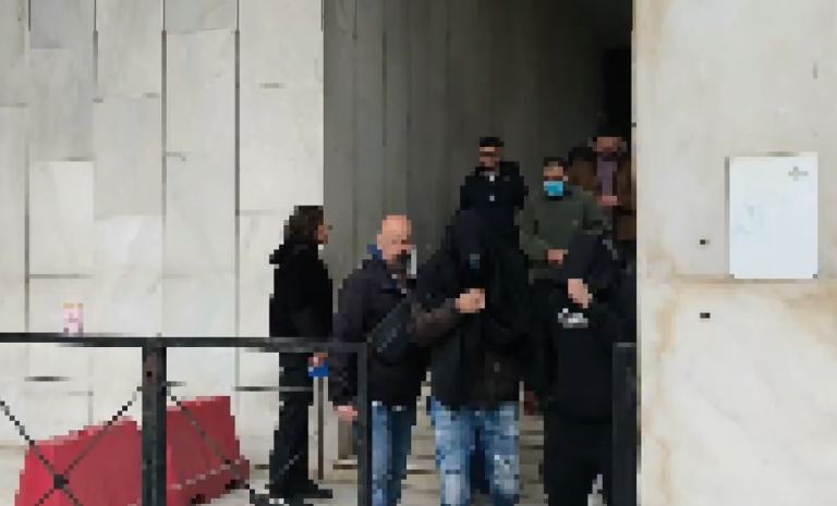 ΕΦΚΑ: Απάτη εκατομμυρίων με άρωμα σελέμπριτι – Τα μασατζίδικα, οι ομάδες κάλυψης και οι «μπροστάρηδες», πώς δρούσε το κύκλωμα