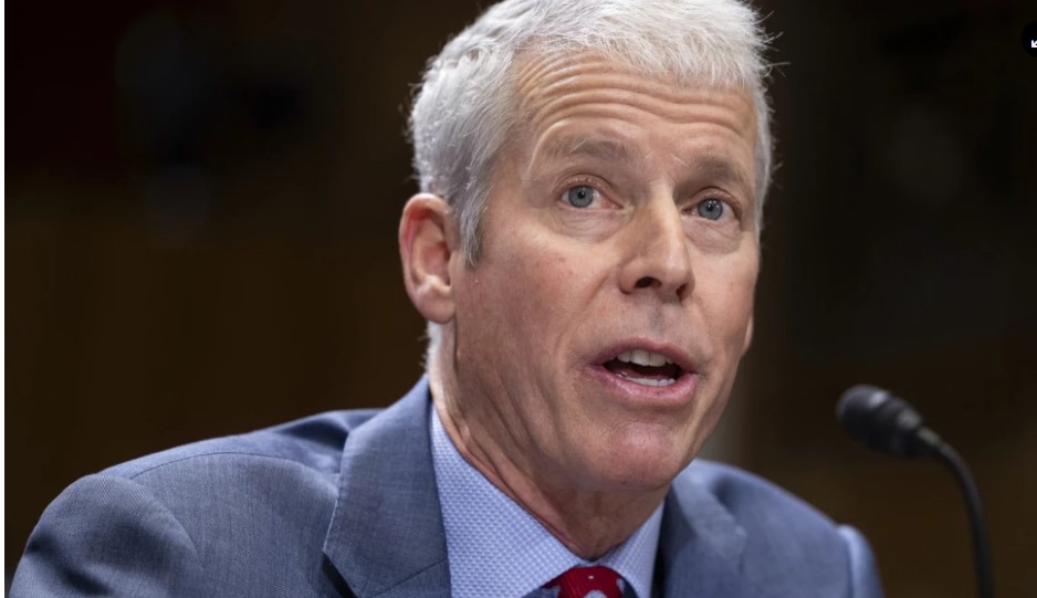 Θετικά βλέπει τη μερική άρση των κυρώσεων στο ρωσικό πετρέλαιο ο υπουργός Ενέργειας των ΗΠΑ