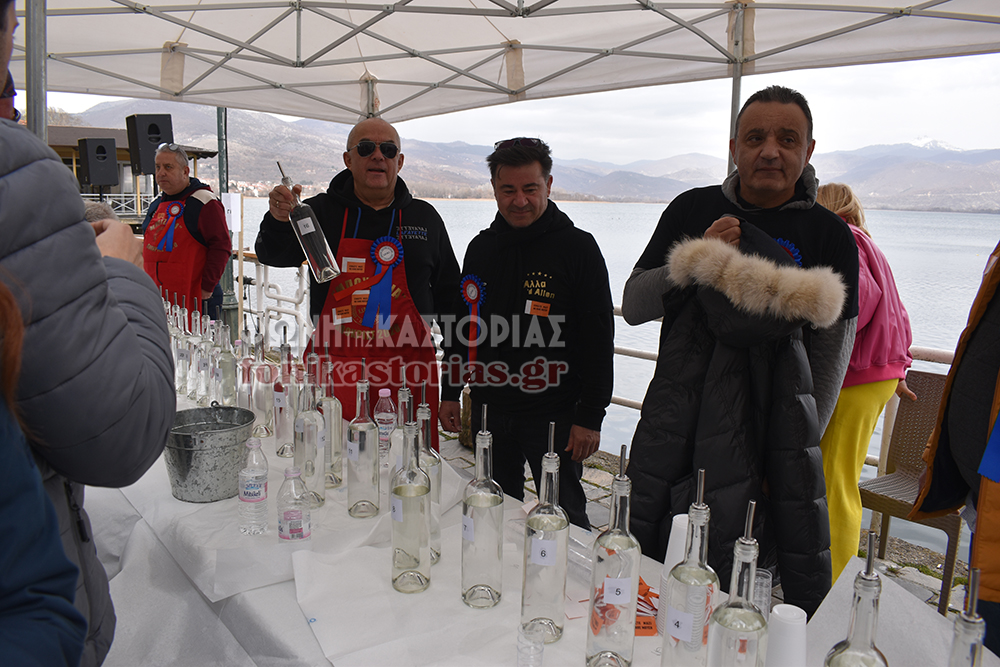 Με την ψηφοφορία της 1ης μέρας, ξεκίνησε στην Καστοριά το 5ο Παγκόσμιο Πρωτάθλημα Τσιπουρογευσιγνωσίας (φωτογραφίες)