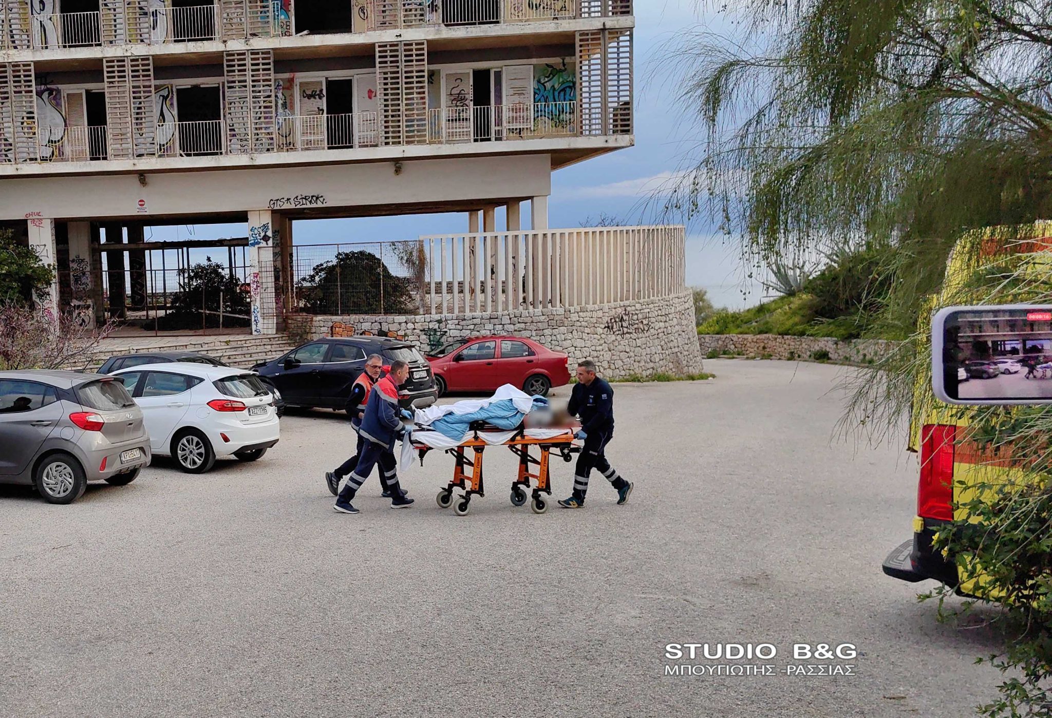 Ναύπλιο: Πτώση μαθήτριας από ύψος στο παλιό Ξενία – ΒΙΝΤΕΟ