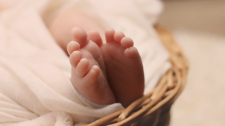  Διδυμότειχο: Bρέφος 4 μηνών βρέθηκε νεκρό από τους γονείς του – Ξεκινά έρευνα