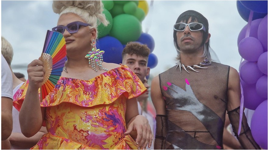 11ο Thessaloniki Pride: Ξεκίνησε η «πορεία υπερηφάνειας» με χορό, τραγούδια και σημαίες του ουράνιου τόξου (φωτογραφίες)
