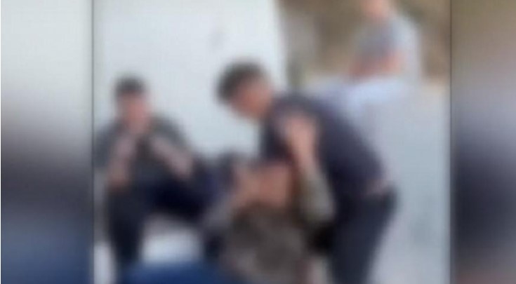 «Σκότωσέ τον» – Σοκαριστικές σκηνές στην Κρήτη – Ξυλοκοπούν άγρια 13χρονο στο σχολείο | Video
