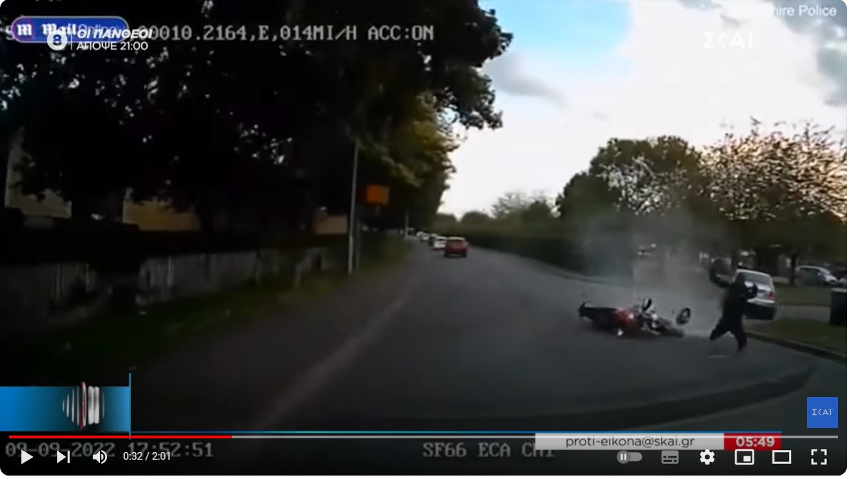 Τρομακτικό τροχαίο: Οδηγός μοτοσυκλέτας πετάχτηκε στον αέρα μετά από σύγκρουση και έκρηξη
