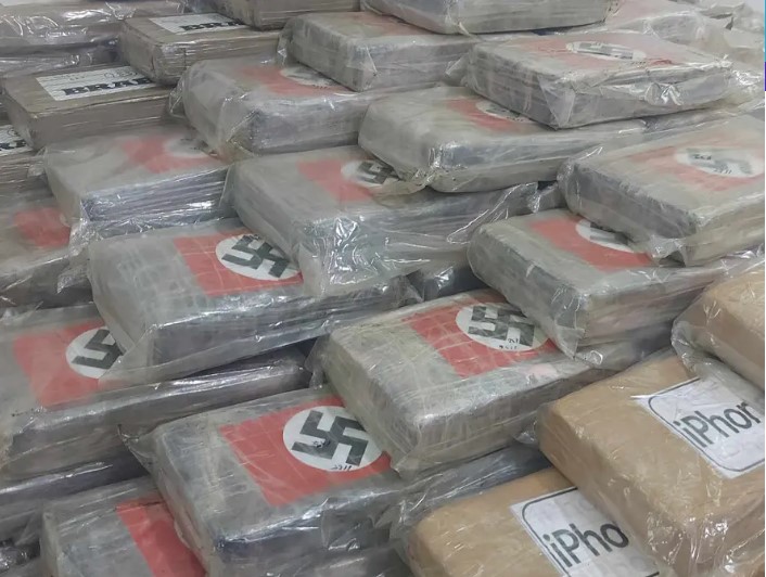 Θεσσαλονίκη: Κακουργηματικές διώξεις στους συλληφθέντες για τα 585 κιλά κοκαΐνης - Τι συμβαίνει με τα ναζιστικά σύμβολα στα δέματα