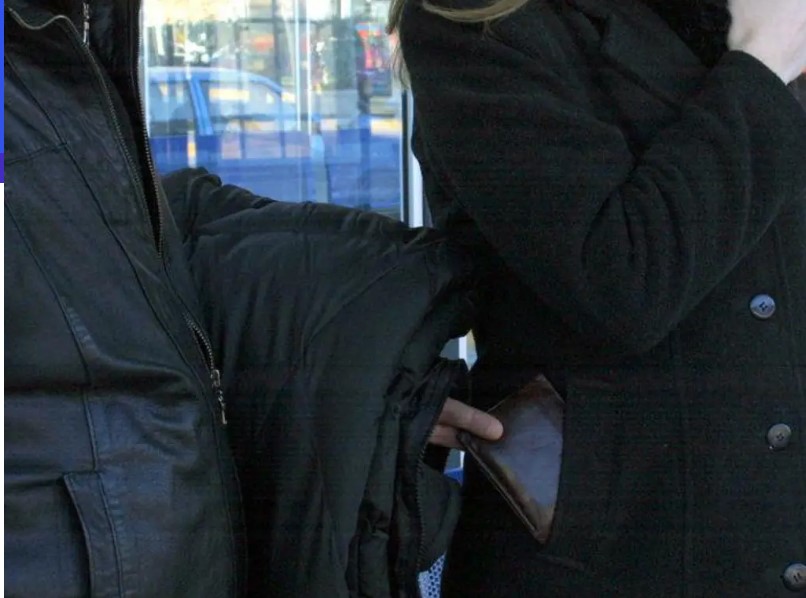 Θεσσαλονίκη: Χειροπέδες σε 27χρονο που έκλεβε πορτοφόλια μέσα σε αστικά