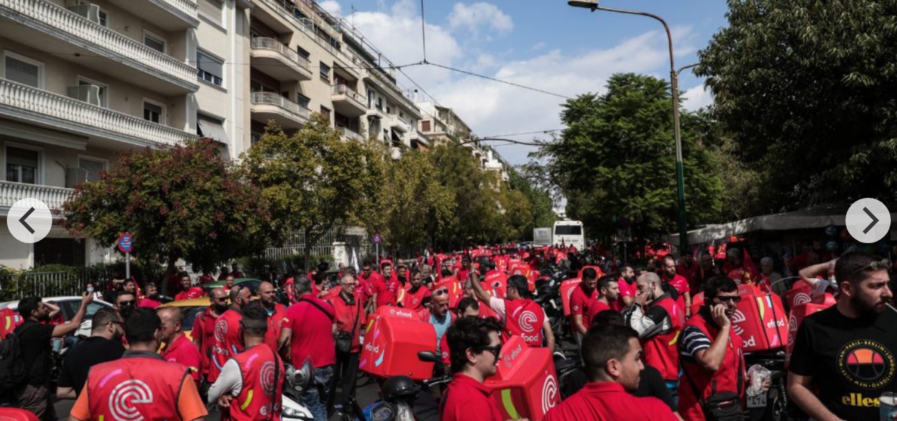 Δυναμική μοτοπορεία των ντελιβεράδων της efood στην Αθήνα – Νέα 24ωρη απεργία την Παρασκευή