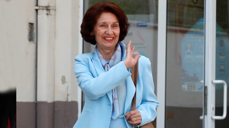 Η νέα πρόεδρος της Βόρειας Μακεδονίας αποκάλεσε την χώρα της σκέτο «Μακεδονία» κατά τη διάρκεια της ορκωμοσίας της - Αποχώρησε η Ελληνίδα πρέσβης ως ένδειξη διαμαρτυρίας