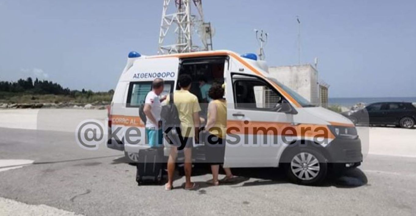 28χρονη γέννησε (δύο αγοράκια στους Παξούς) πάνω σε φορείο ασθενοφόρου