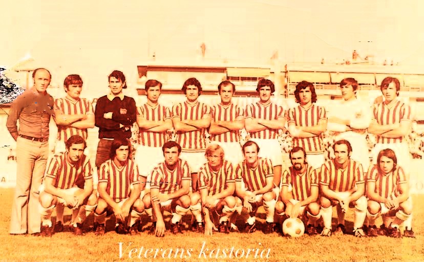 Κωτίδης Νικόλαος: ΜΙΑ ΣΠΑΝΙΑ ΦΩΤΟΓΡΑΦΙΑ ΤΗΣ ΠΟΔΟΣΦΑΙΡΙΚΗΣ ΟΜΑΔΑΣ ΤΗΣ ΚΑΣΤΟΡΙΑΣ ΟΠΟΥ ΜΕ ΤΑ ΧΡΩΜΑΤΑ ΤΗΣ ΔΙΑΚΡΙΘΗΚΕ Ο ΔΙΚΟΣ ΜΑΣ ΒΑΓΓΕΛΗΣ ΤΣΙΦΤΣΑΚΗΣ