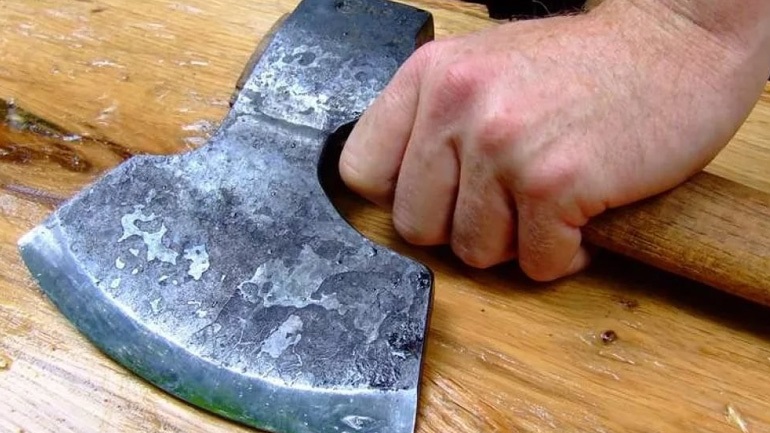 Αγρίνιο: Τον τραυμάτισε με τσεκούρι κατά τη διάρκεια καβγά έξω από κατάστημα εστίασης