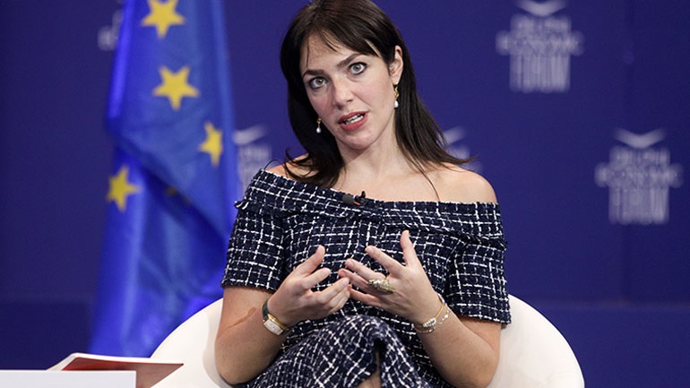 Δόμνα Μιχαηλίδου: &quot;Γινόμαστε ανάδοχοι, βγάζουμε τα παιδιά από τα ιδρύματα&quot;