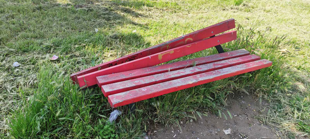 Πτολεμαΐς: Ένα παγκάκι ζητά τη δικαίωσή του