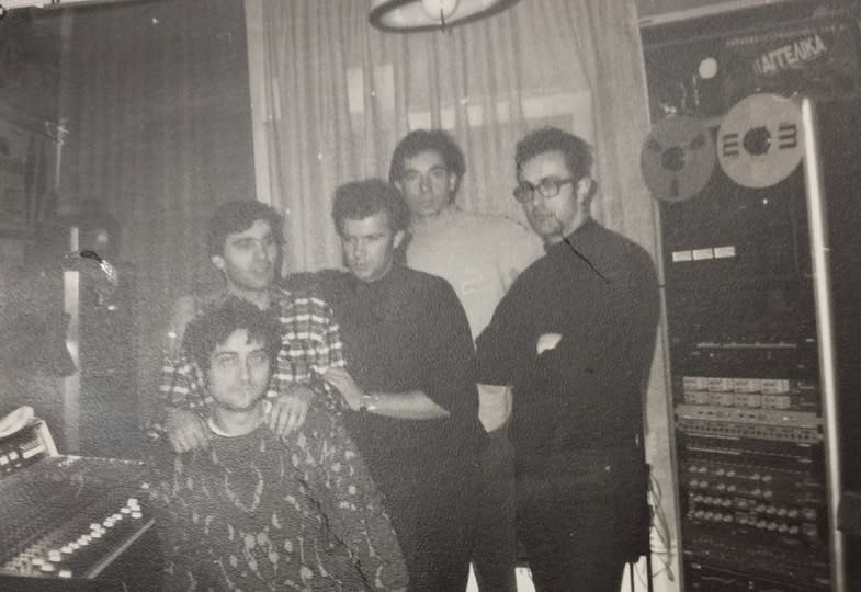 Η Πόλις θρηνεί, ο ο Γιώργος Μάνιος έφυγε απ&#039; τη ζωή (Υπόγεια Τροχιά)