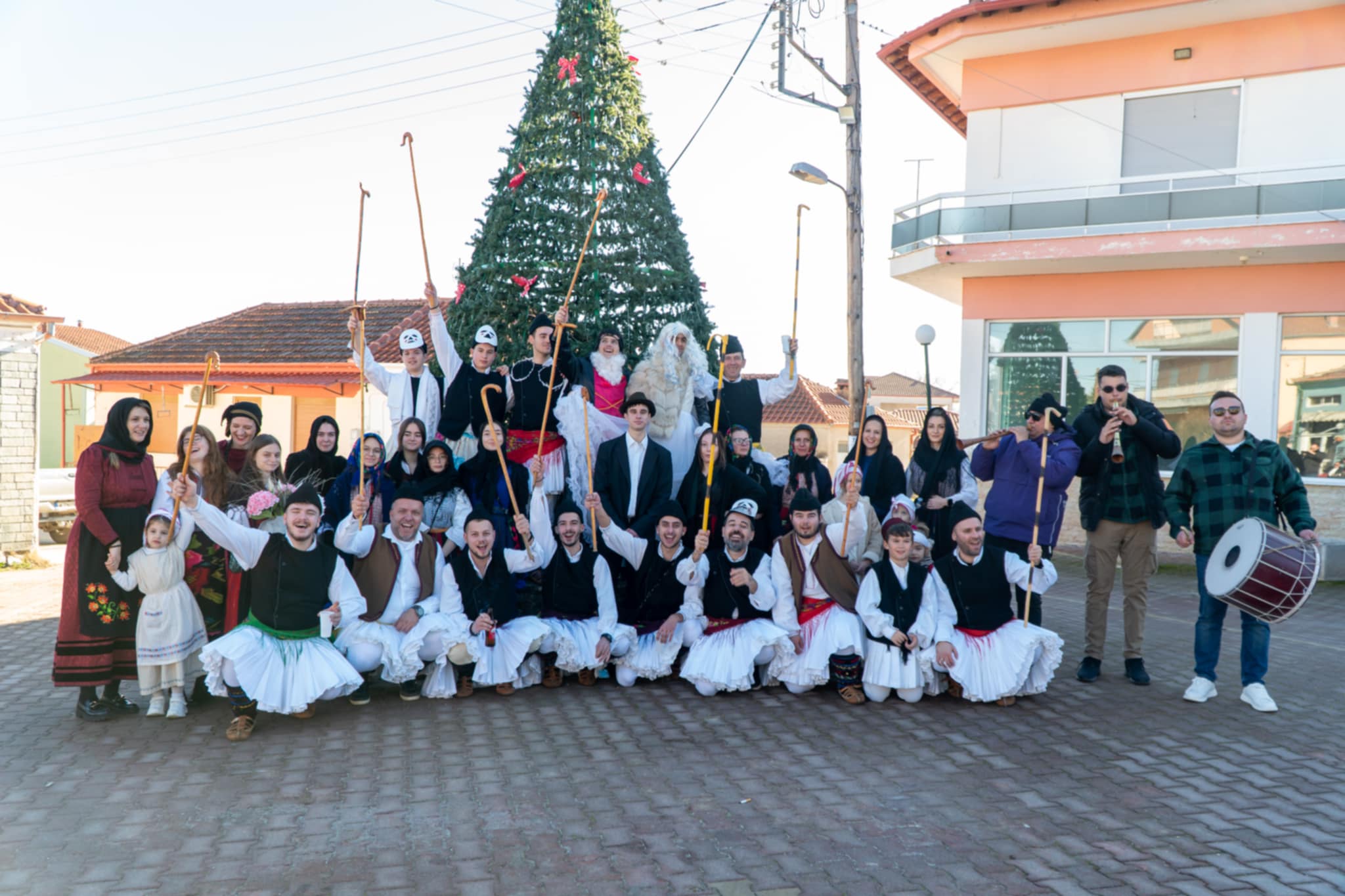 Ολυμπιάδα Εορδαίας: Το έθιμο &quot;Έσκα&quot; αναβίωσε σήμερα, ανήμερα Πρωτοχρονιάς, ο Μορφωτικός Πολιτιστικός Σύλλογος