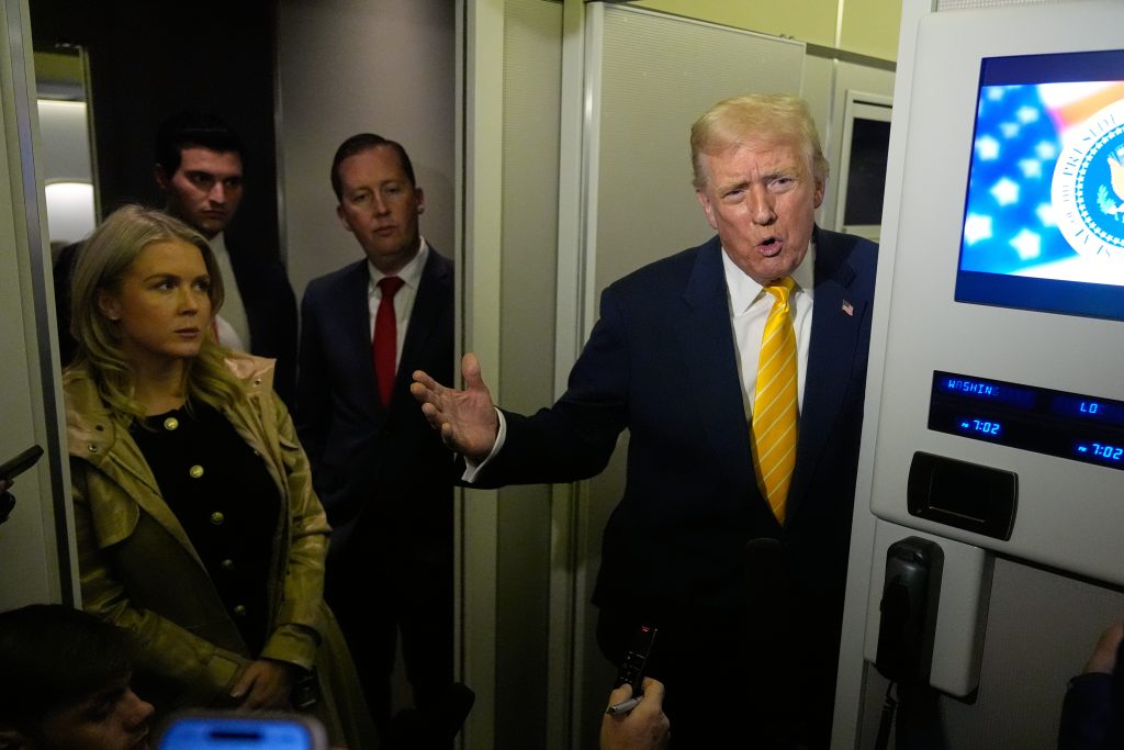 Τραμπ: «Όπισθεν» με δασμούς σε βοδινό κρέας, καφέ και άλλα τρόφιμα – Ο φόβος του πληθωρισμού