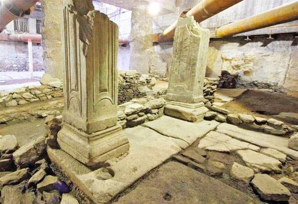 Άσχημα Μπλεξίματα!!! Για την κυρία Μενδώνη