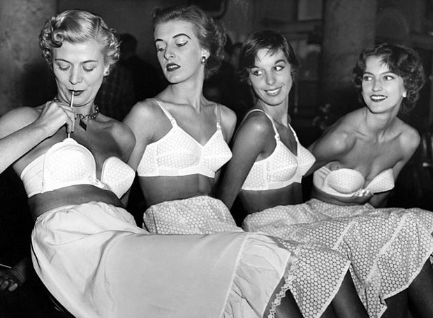 Η ιστορία του στηθόδεσμου