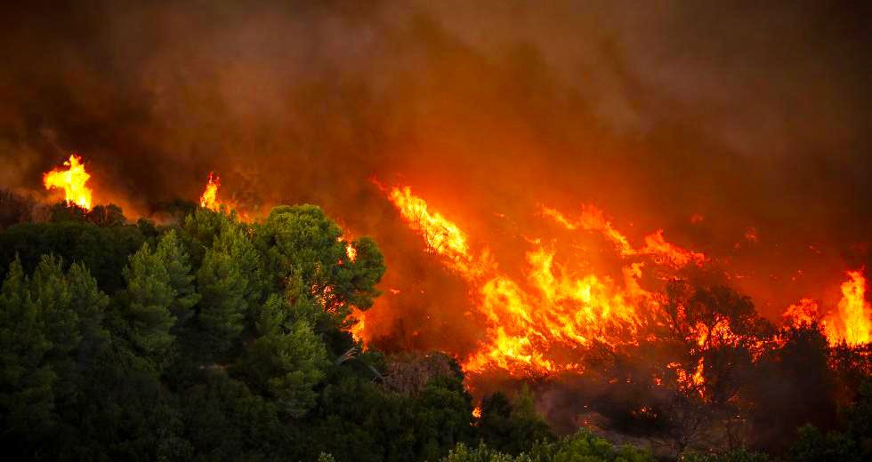 Σε πύρινο κλοιό η χώρα, τεράστια καταστροφή!!!