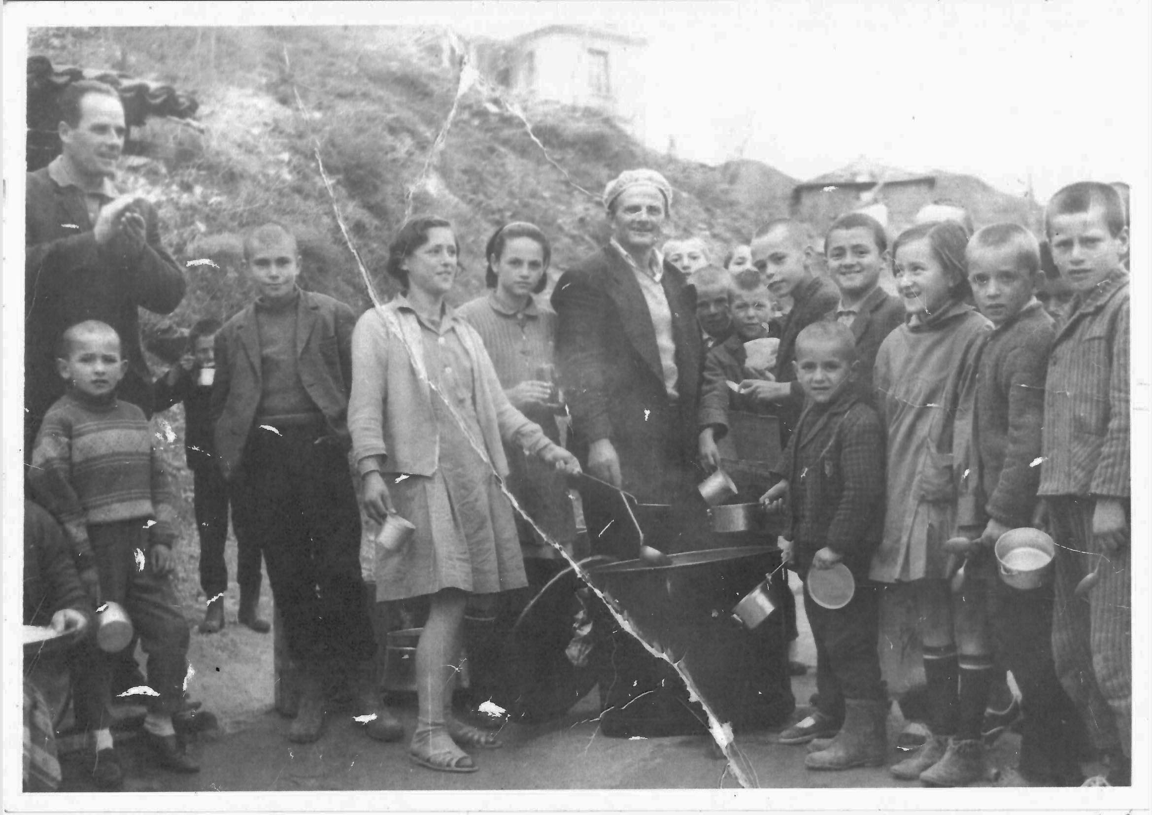 Κοινότης Εμπορίου 1964 – Σχολικό συσσίτιο – Ιστορία, μνήμες, Πολιτισμός!!!!