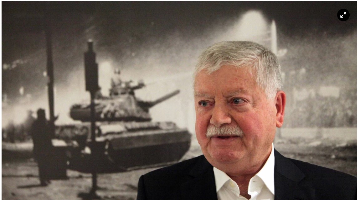 Ο Αριστοτέλης Σαρρηκώστας περιγράφει τη νύχτα της εισβολής του τανκ στο Πολυτεχνείο 