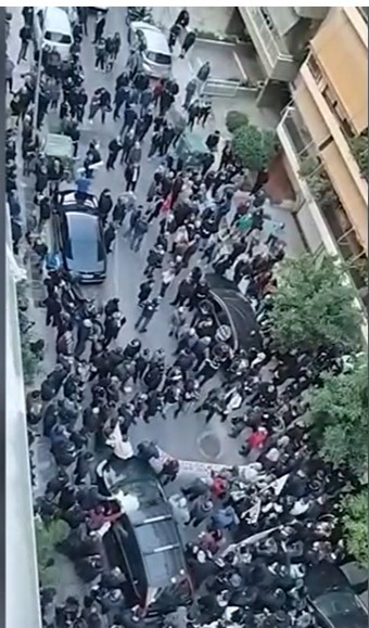 «Τα σπίτια του λαού τα σώζει ο λαός, κανένας μόνος παντού ξεσηκωμός»