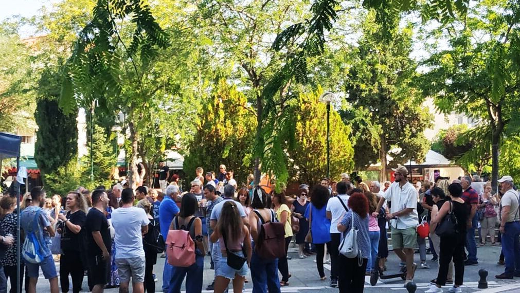 Φτάνει πια ακαμάτηδες- ΘΕΛΟΥΜΕ ΤΗΝ ΖΩΗ ΜΑΣ ΠΙΣΩ - το μήνυμα της κεντρικής Πλατείας μας